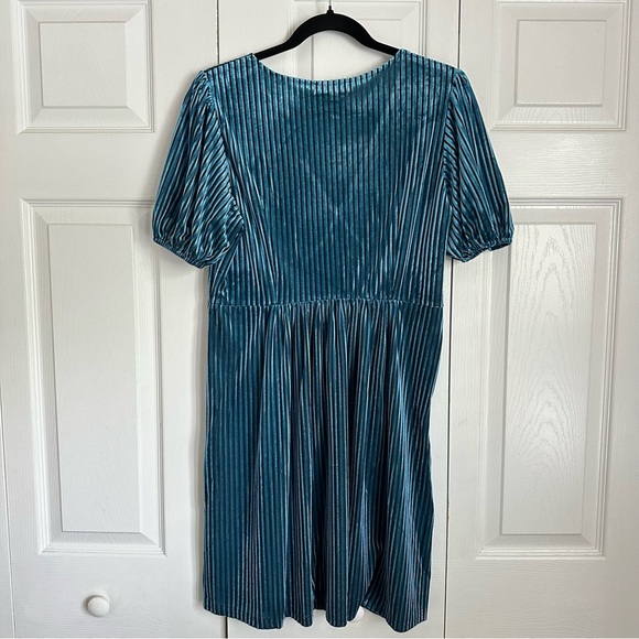 Velvet Babydoll Empire Waist Dress Womens L Blue Puff Sleeve V Neck Pleated NWT - Picture 4 of 8